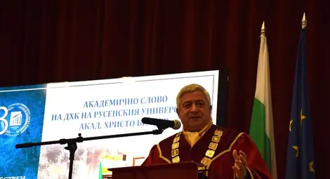 Академик Христо Белоев получи почетното звание "Доктор хонорис кауза" на Русенския университет