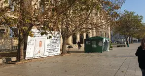 Венци Чикагото си играе на мишка и котка с ОИК за транспарантите си