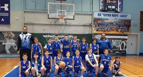 Младите баскетболисти с четири победи и една загуба