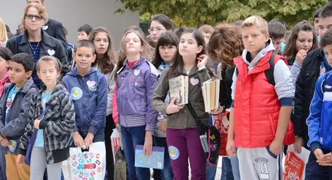 Деца и възрастни направиха признание в любов към четенето Деца и възрастни направиха признание в любов към четенето