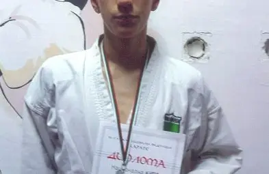 Двемогилски каратист с титла и бронз