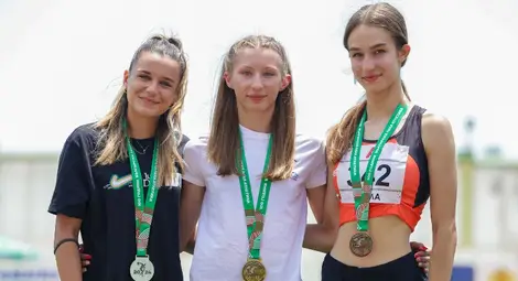 Локомотивски медали на пистата в Стара Загора