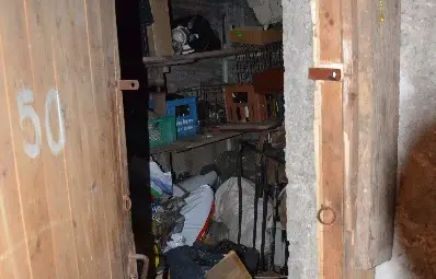 Избената банда разби 50 мази в 15-етажен блок