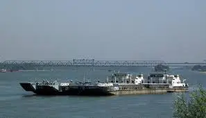 Украински моряк изчезна след удар на лодка в закотвена баржа Украински моряк изчезна след удар на лодка в закотвена баржа