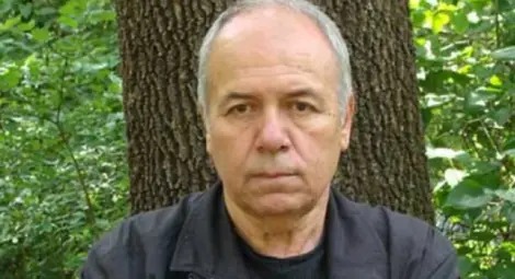 Отиде си писателят Александър Томов
