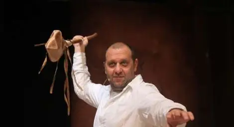 &bdquo;Пещерният човек&ldquo; гостува преди спектакъла в кафе-библиотека &bdquo;ВН&ldquo;