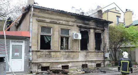 Угасна жената от изгорялата стара къща до Общината