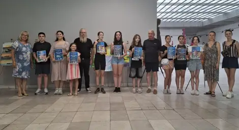 Младежи рисуваха дунавски пейзажи по време на художествен пленер Младежи рисуваха дунавски пейзажи по време на художествен пленер