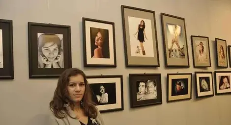 Абитуриентка от Английската  дебютира като фотограф