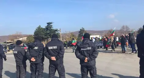 Протестиращи блокираха Петолъчката