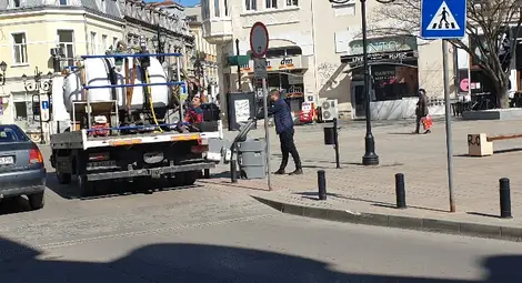 Десет дни по-късно: Мобилните мивки са здрави, но им крадат хартията