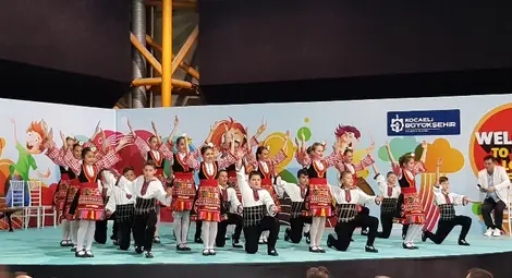 &bdquo;Русчуклийче&ldquo; обра овациите на грандиозен  фолклорен фестивал в турския град Измит