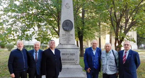Над 1200 км. изминаха русенските офицери от запаса и резерва в памет на героите от Сръбско-българската война Над 1200 км. изминаха русенските офицери от запаса и резерва в памет на героите от Сръбско-българската война