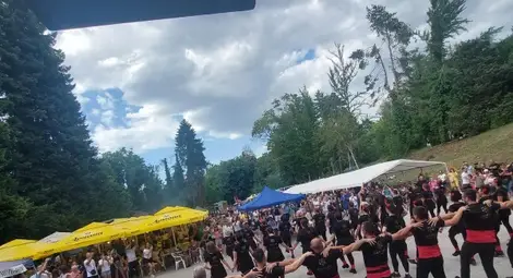 С вълнуващ концерт на народната певица Светла Дукатева приключи тридневният празник на село Николово. С вълнуващ концерт на народната певица Светла Дукатева приключи тридневният празник на село Николово.