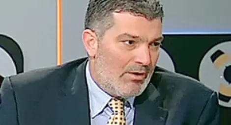 Висш полицай трупа незаконно досиета