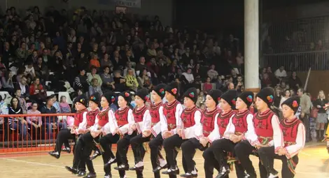 Арена Русе става сцена на фолклорно надиграване между българи и румънци