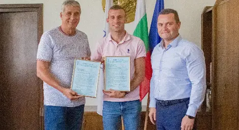 Двукратният световен шампион Християн Стоянов получи награда от кмета на Русе Пенчо Милков