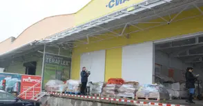 Пет тона дарени от Русе храни и дрехи потеглиха за приютите на отец Иван