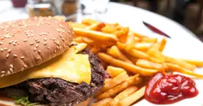 Икономисти: Няма голям смисъл от новия данък „вредни храни“