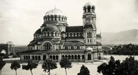 Войните забавят освещаването-на новата катедрала и това става едва-през 1924 г. Войните забавят освещаването-на новата катедрала и това става едва-през 1924 г.