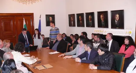 Студенти и докторанти от Русенския университет влизат като доброволци в училищата и ще разясняват безопасното движение