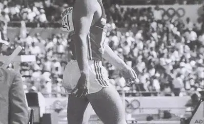 Снимка на Христо Марков от победния му скок на Олимпиадата в Сеул, 1988 г. Снимките са от фондовете на Държавен архив-Русе