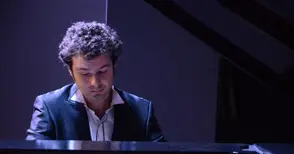 Пианото отвежда Филип Петков от Беларус в Лонг Айлънд с дълга спирка в Русе