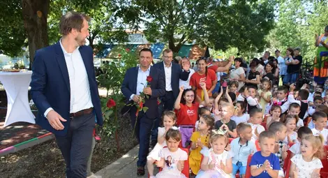 „Каолин“ подари напълно обновена площадка на децата в Глоджево „Каолин“ подари напълно обновена площадка на децата в Глоджево