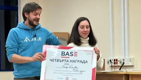 Дара, която превърна калиграфията в бизнес: Често клиентите ми предполагат, че съм в София. И винаги с усмивка ги поправям, че съм в Русе и тук развивам &bdquo;Добри думи&ldquo;