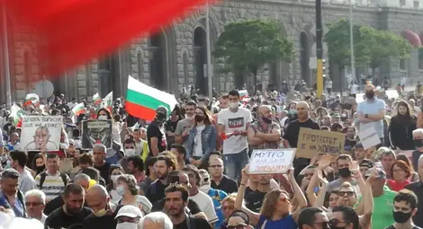 Хиляди протестираха в София с искане за оставка на правителството Хиляди протестираха в София с искане за оставка на правителството
