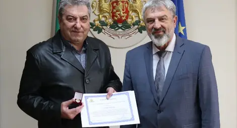 Изпълнителният директорът на УМБАЛ &bdquo;Канев&ldquo; удостоен със знака на областния управител
