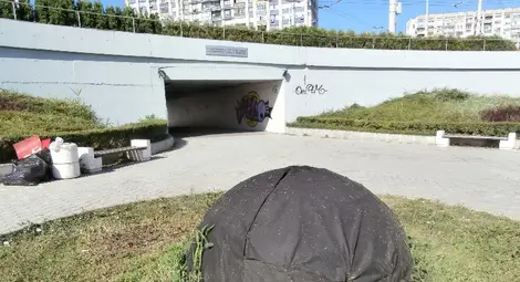 Загадка в Кръговото: Опаковани в стил Кристо храсти удивляват минувачите