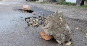 Пропадащата улица „Даскал Аверкий“ чака ремонт през пролетта