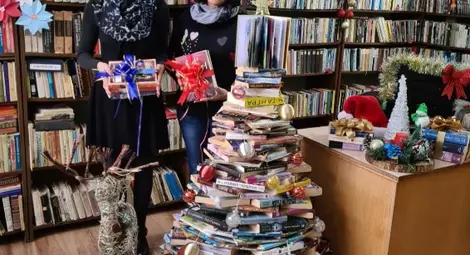 Елха от книги посреща  читатели в Долна Студена