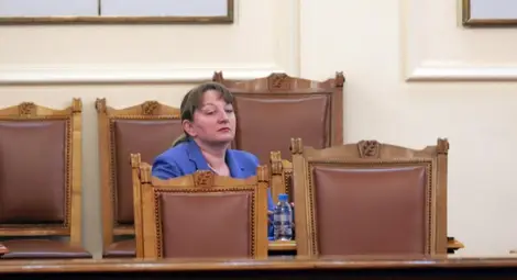 Деница Сачева предлага увеличение на заплащането за нощен труд
