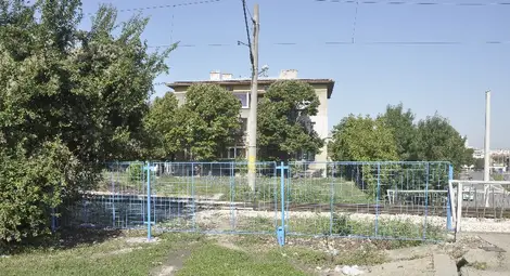 В &bdquo;Родина&ldquo; се надигнаха срещу оградите  на жп линията