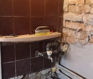 Доброволци и дарители с безценен жест към самотна майка с три деца в Русе Доброволци и дарители с безценен жест към самотна майка с три деца в Русе