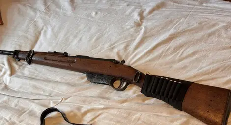 45-годишен задържан за брутално нападение с нож и незаконен арсенал като за война