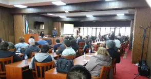 Русенски пчелари протестират в София за забавени плащания