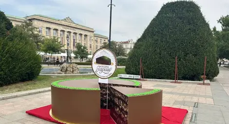 Макети на торта „Гараш“ очакват русенци и гости в центъра на града Макети на торта „Гараш“ очакват русенци и гости в центъра на града