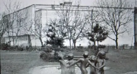 Възстановяват шадравана с играещите деца в „Здравец“ Възстановяват шадравана с играещите деца в „Здравец“