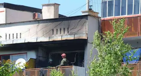 Възрастна жена обгазена в избухнал пожар в хола й