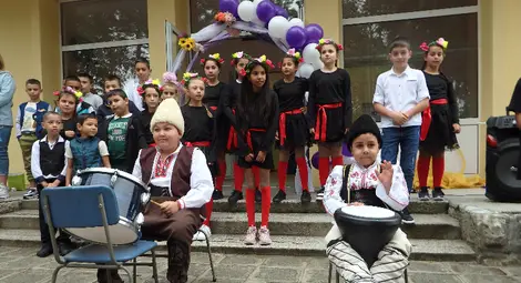 Първият школски звънец удари за 21 първолаци в община Ценово