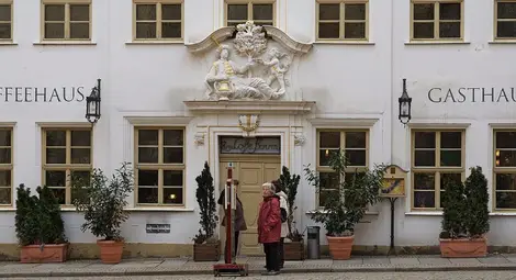 В най-старото кафене в Европа поднасят кафето със сладкиш на 140 години