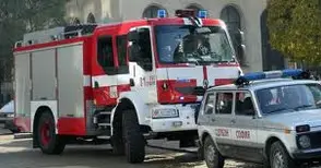 Затлачен комин предизвика пожар в жилищен блок