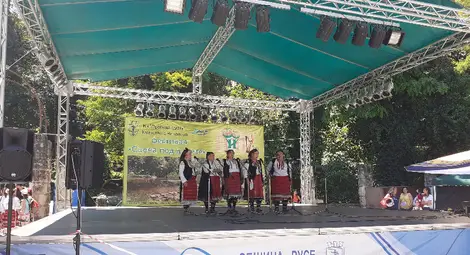 Българска чаена церемония, пчеларско изложение и много награди на "Сцена под липите"