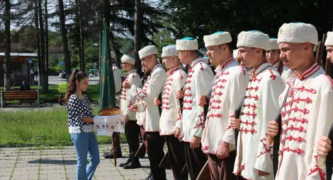 Ветово посрещна с хляб и сол над 400 участници в 40-ия национален поход „По пътя на четата на Таньо войвода“ Ветово посрещна с хляб и сол над 400 участници в 40-ия национален поход „По пътя на четата на Таньо войвода“