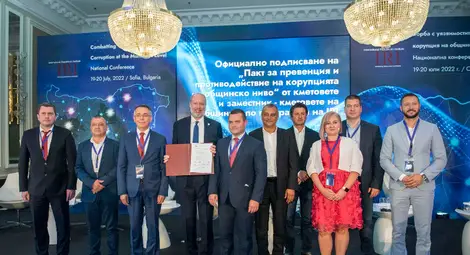 Кметът на Русе Пенчо Милков подписа пакт за противодействие на корупцията Кметът на Русе Пенчо Милков подписа пакт за противодействие на корупцията