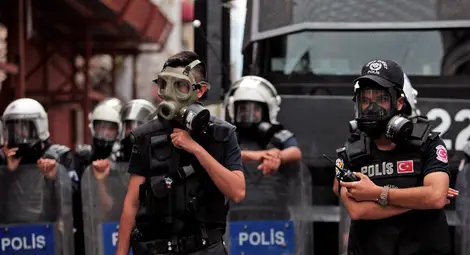 Стрелба по полицейски участък в Истанбул