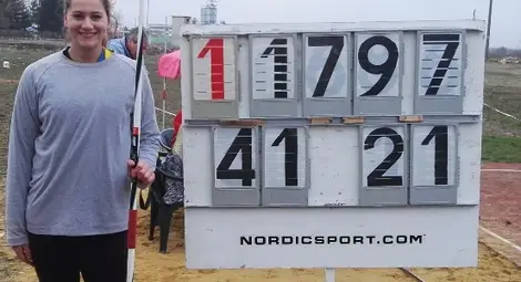 Михаела заработи медали на два фронта при хвърлячките.